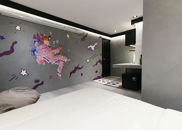 The Kin House - In The Heart Of Poblacion Manila