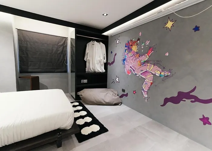 The Kin House - In The Heart Of Poblacion *